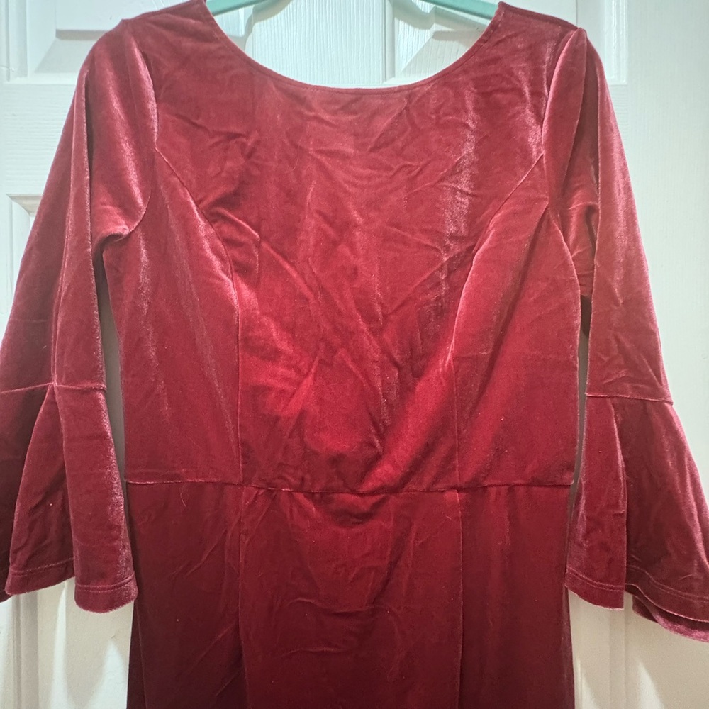 Crown & Ivy Velvet Long Sleeve Dress in Rich Red - Picture 2 of 3